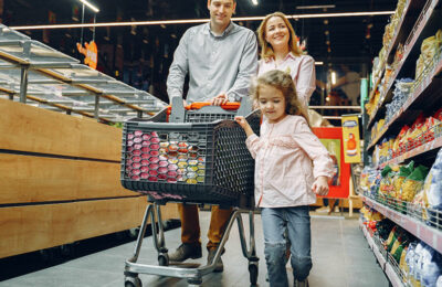 How to Shop for Muscle Health | myHMB blog | family of three in a supermarket shopping for groceries
