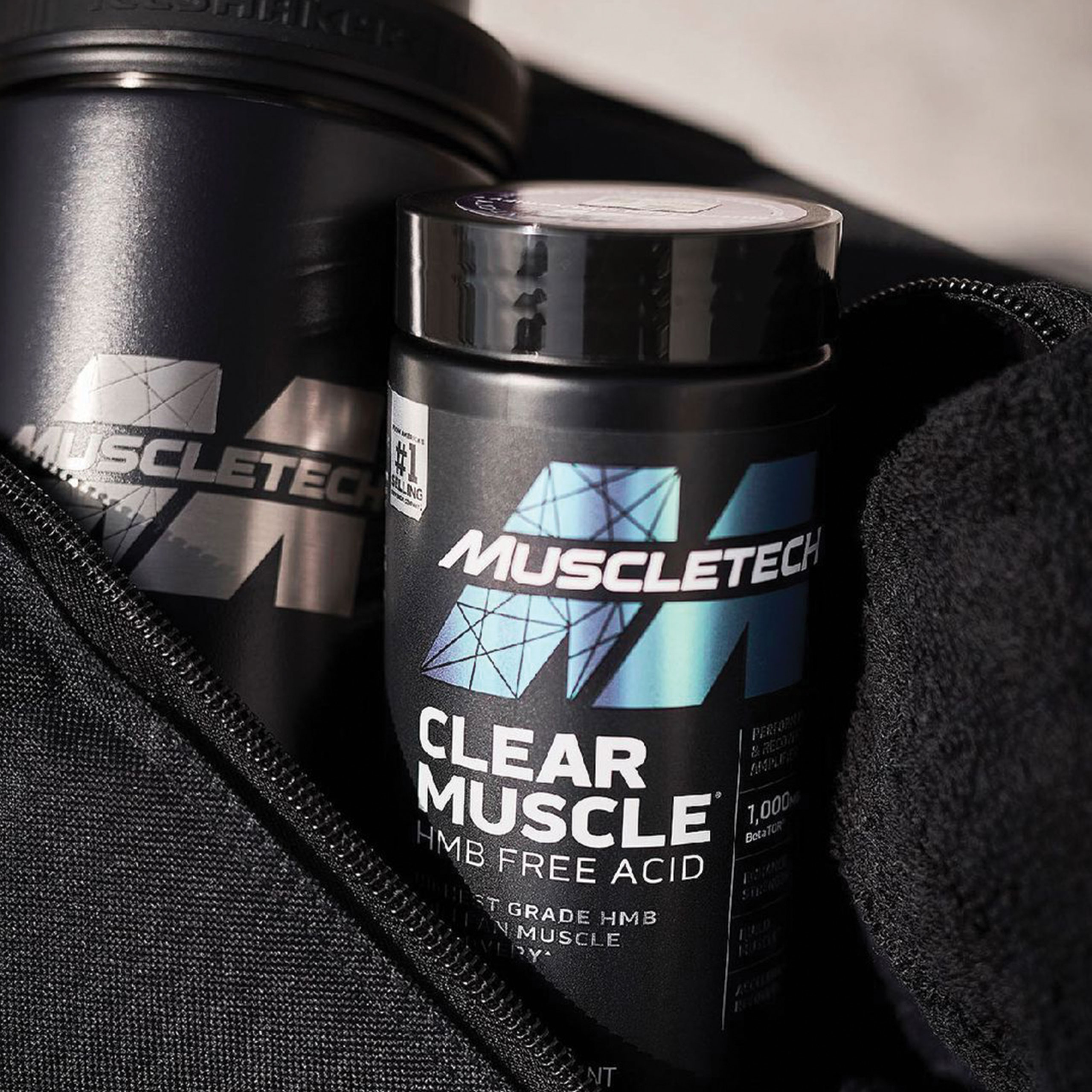 Supplement product MuscleTech Clear Muscle featuring the clincally proven muscle health ingredient myHMB Clear (hmb free acid)